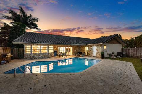1006 SE 6th Street, Deerfield Beach FL - photo 10 of 12