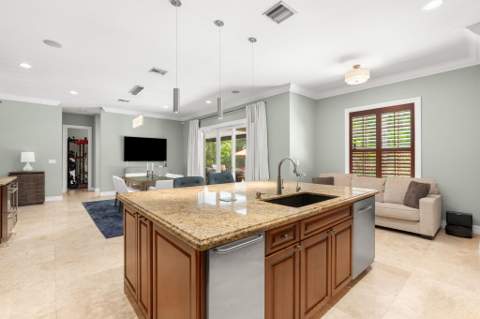 633 NE 20th Street, Wilton Manors FL - photo 24 of 63