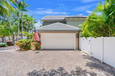 633 NE 20th Street, Wilton Manors FL - photo 10 of 63