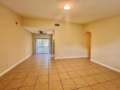 423 Glenwood Drive, West Palm Beach FL - photo 6 of 24
