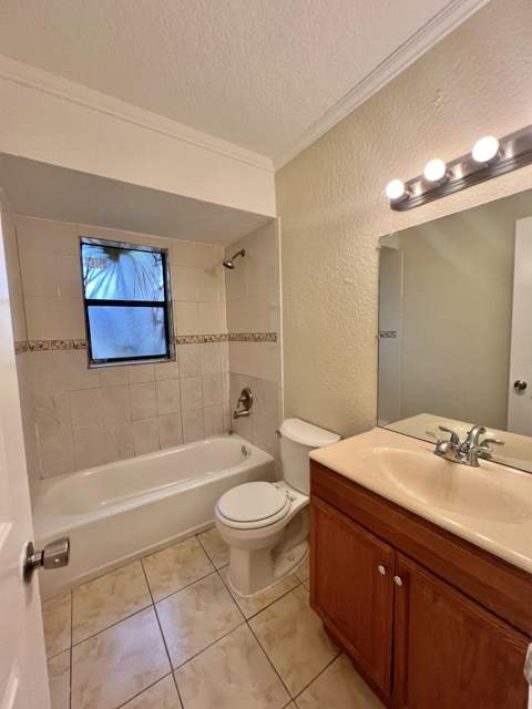 423 Glenwood Drive, West Palm Beach FL - photo 13 of 24