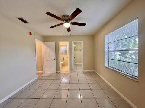 423 Glenwood Drive, West Palm Beach FL - photo 9 of 24