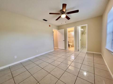 423 Glenwood Drive, West Palm Beach FL - photo 10 of 24