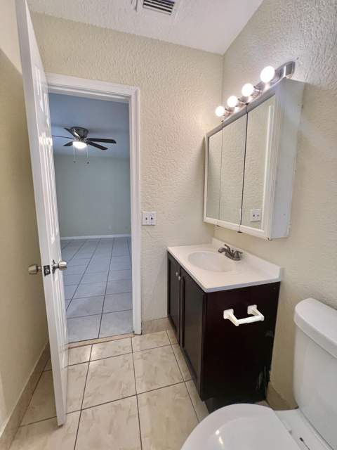 423 Glenwood Drive, West Palm Beach FL - photo 19 of 24
