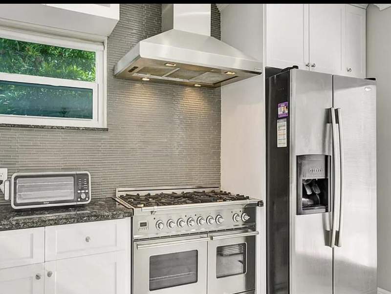 3 bedroom Single Family Residence at 1760 Bel Air Avenue, Bel Air area, Lauderdale-By-The-Sea — photo 2