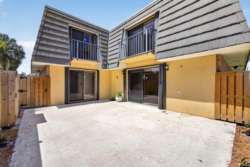 2 bedroom Townhouse at 3501 35th Way, Village Of Sandalwood Lakes 3, West Palm Beach — photo 5