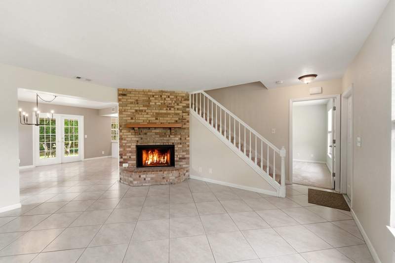 3 bedroom Single Family Residence at 16317 Glasgow Drive, The Acreage, The Acreage — photo 2