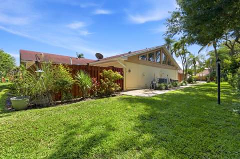 4353 Woodstock Drive #B, West Palm Beach FL - photo 24 of 27