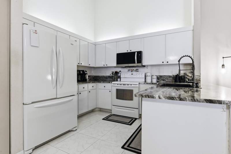 2 bedroom Villa at 4353 Woodstock Drive #B, Westchester Townhouses, West Palm Beach — photo 4