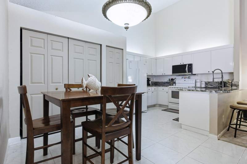 2 bedroom Villa at 4353 Woodstock Drive #B, Westchester Townhouses, West Palm Beach — photo 3