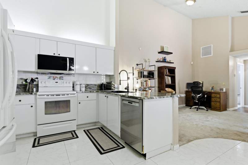 2 bedroom Villa at 4353 Woodstock Drive #B, Westchester Townhouses, West Palm Beach — photo 2