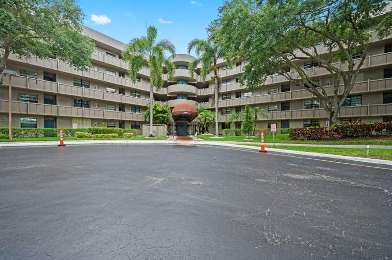 2 bedroom Condominium at 900 Colony Point Circle #121, Colony Point 1 Condo, Pembroke Pines — photo 2