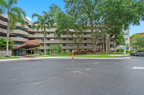 900 Colony Point Circle #121, Pembroke Pines FL - photo 23 of 39