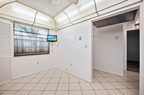 900 Colony Point Circle #121, Pembroke Pines FL - photo 9 of 39