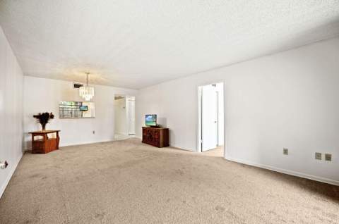 900 Colony Point Circle #121, Pembroke Pines FL - photo 7 of 39