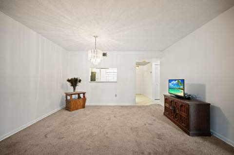 900 Colony Point Circle #121, Pembroke Pines FL - photo 10 of 39