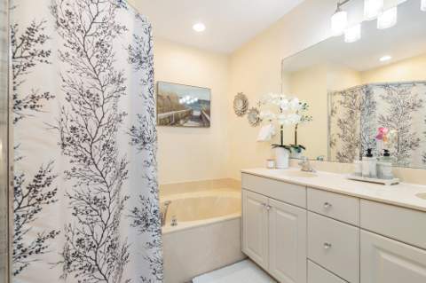 3725 Oleander Terrace, Riviera Beach FL - photo 10 of 22