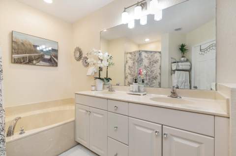 3725 Oleander Terrace, Riviera Beach FL - photo 11 of 22
