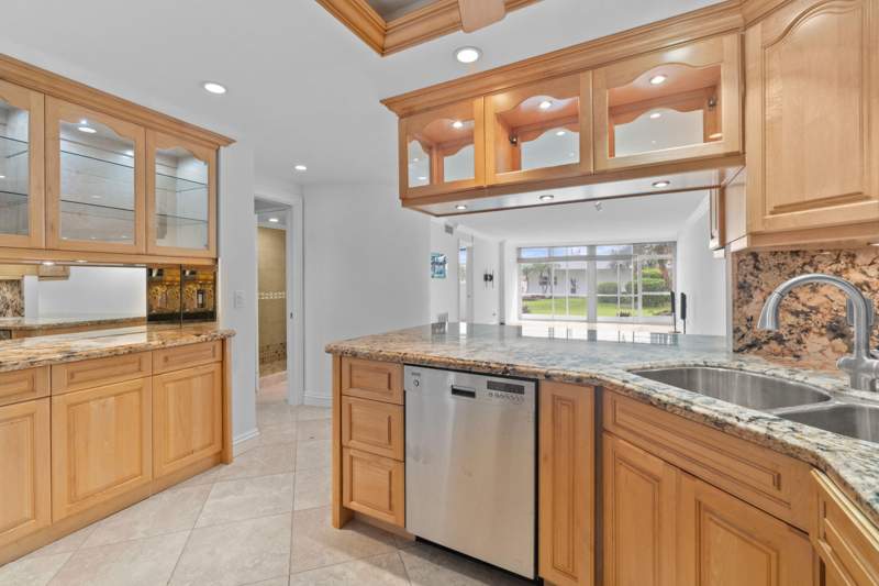 2 bedroom Condominium at 2731 NE 14th St Causeway #115, Garden-Aire Village, Pompano Beach — photo 4