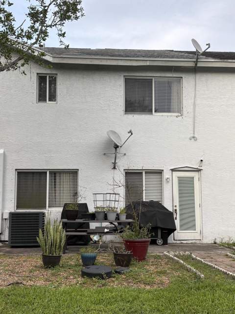 72 Fairway Lane, Royal Palm Beach FL - photo 13 of 18