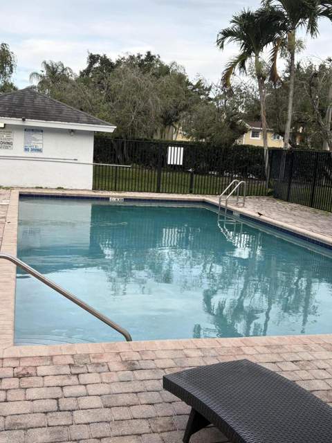 72 Fairway Lane, Royal Palm Beach FL - photo 17 of 18