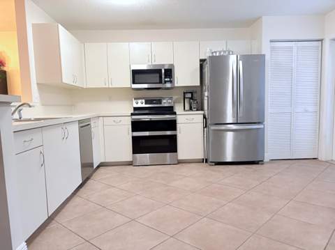 72 Fairway Lane, Royal Palm Beach FL - photo 7 of 18