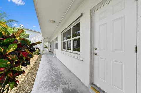 149 Coventry #G, West Palm Beach FL - photo 18 of 21