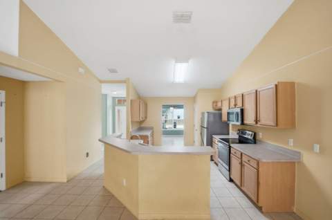 1692 SW Lofgren Avenue, Port St. Lucie FL - photo 12 of 59