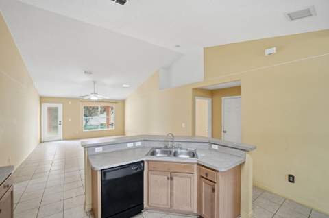 1692 SW Lofgren Avenue, Port St. Lucie FL - photo 14 of 59
