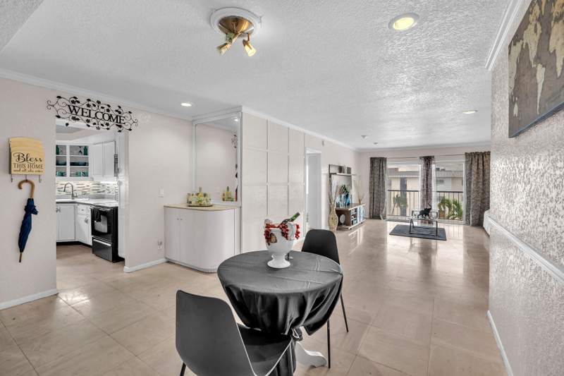 3 bedroom Condominium at 6361 N Falls Cir Drive #408, Inverrary Country Club, Lauderhill — photo 3