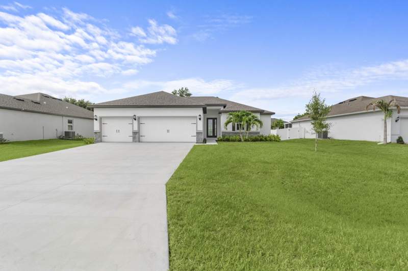 5 bedroom Single Family Residence at 4562 SW Daemon Street, Port St Lucie, Port St. Lucie — photo 2
