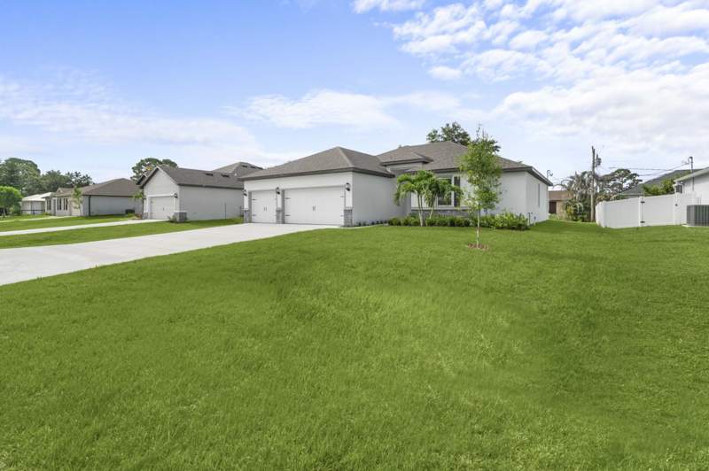 5 bedroom Single Family Residence at 4562 SW Daemon Street, Port St Lucie, Port St. Lucie — photo 3