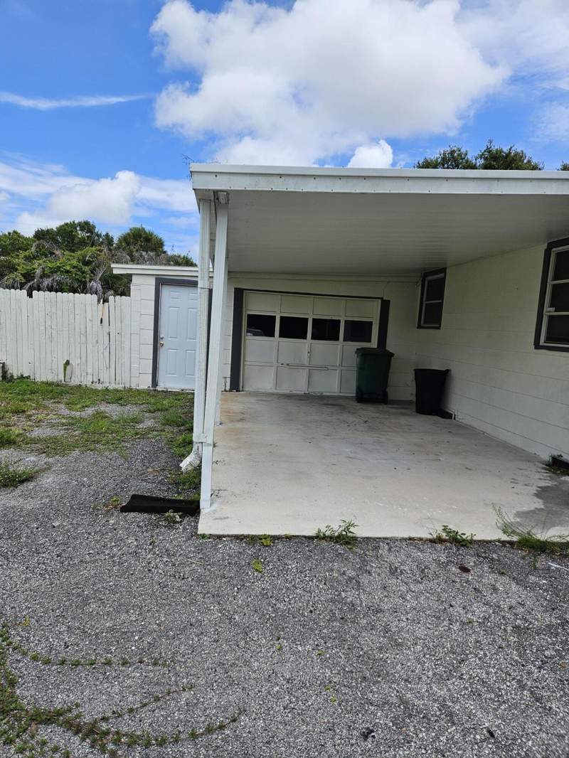 2 bedroom Single Family Residence at 2304 S 41st Street, Pinehurst S/D Blk 2 Lots 4 And 5 (0.30 Ac) (Or 367, Fort Pierce — photo 3