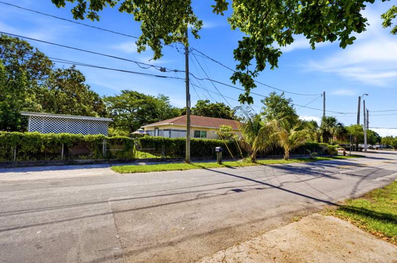 4 bedroom Single Family Residence at 823 Doctor Martin Luther King Junior Boulevard #823, Blanche Ely, Pompano Beach — photo 2