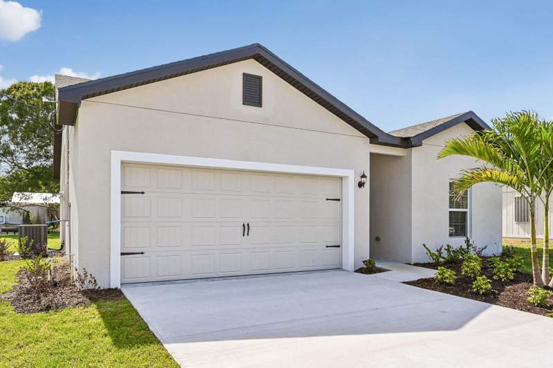 3 bedroom Single Family Residence at 5808 Sunset Boulevard, Indian River Estates Unit 8, Fort Pierce — photo 3