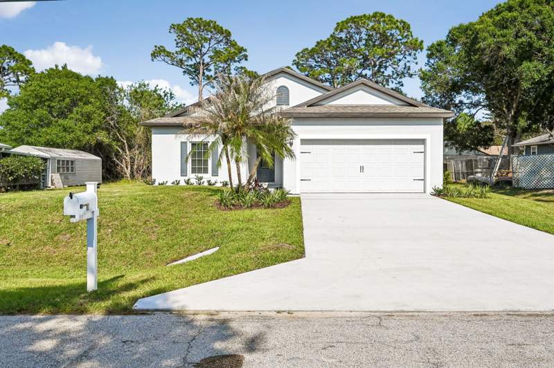 3 bedroom Single Family Residence at 5204 Palm Drive, Indian River Estates, Fort Pierce — photo 4
