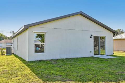5606 Seagrape Drive, Fort Pierce FL - photo 7 of 27