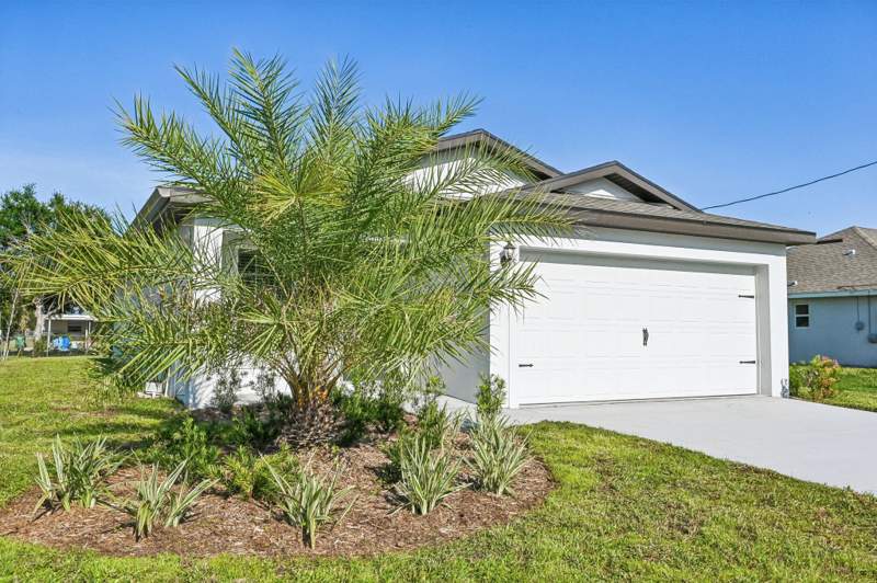 2 bedroom Single Family Residence at 5606 Seagrape Drive, Indian River Estates, Fort Pierce — photo 4