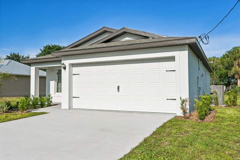 2 bedroom Single Family Residence at 5606 Seagrape Drive, Indian River Estates, Fort Pierce — photo 3