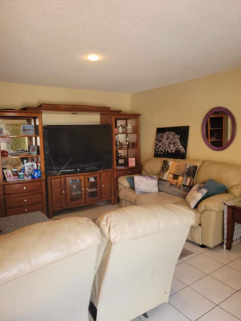 2 bedroom Stock Cooperative at 1015 SW 11th Avenue #12k, Rolen Lake Gardens Co-Op, Hallandale Beach — photo 4