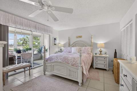 308 Greenbrier A, West Palm Beach FL - photo 12 of 37