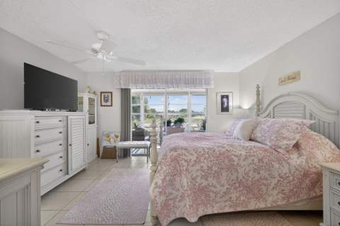 308 Greenbrier A, West Palm Beach FL - photo 15 of 37