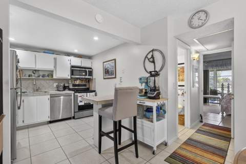 308 Greenbrier A, West Palm Beach FL - photo 7 of 37