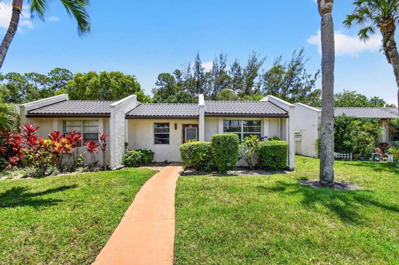 2 bedroom Villa at 112 Lake Olive Drive, Golden Lakes, Royal Palm Beach — photo 2