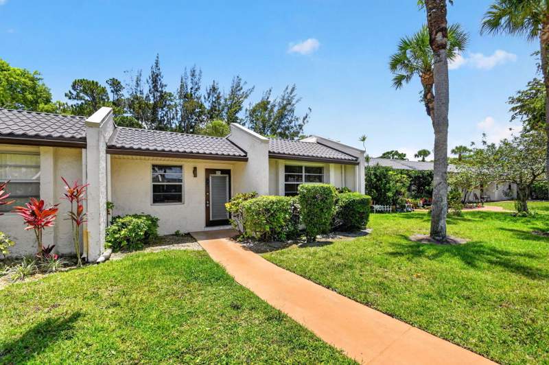 2 bedroom Villa at 112 Lake Olive Drive, Golden Lakes, Royal Palm Beach — photo 3