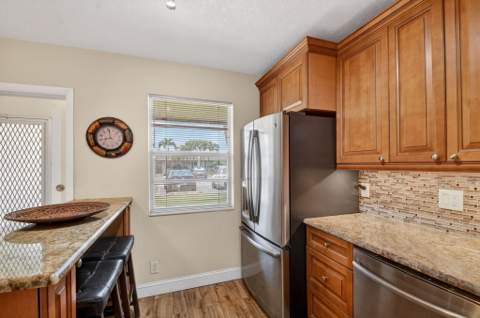 112 Lake Olive Drive, Royal Palm Beach FL - photo 7 of 64