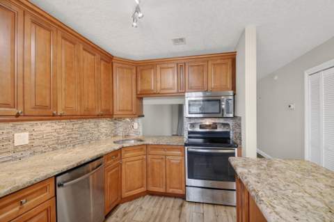 112 Lake Olive Drive, Royal Palm Beach FL - photo 9 of 64
