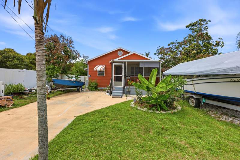 3 bedroom Mobile Home at 8545 SE Mars Street, Olympia, Hobe Sound — photo 2