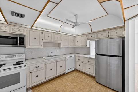400 Diplomat Parkway #612, Hallandale Beach FL - photo 8 of 27