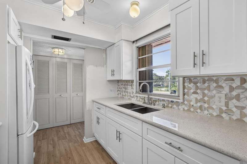 2 bedroom Condominium at 1 Golfs Edge #F, Century Village Golfs Edge Conds A Thru G, West Palm Beach — photo 4